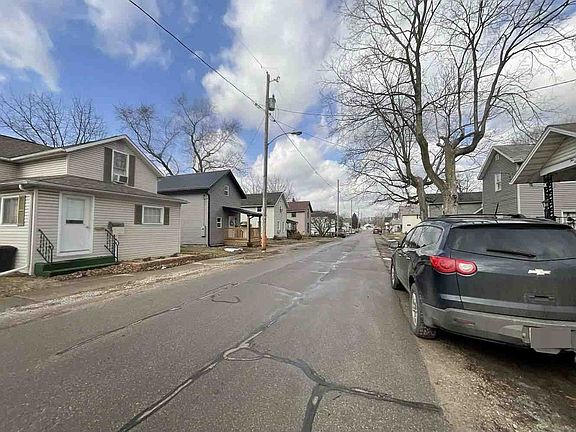 4th image of 586 Henry St