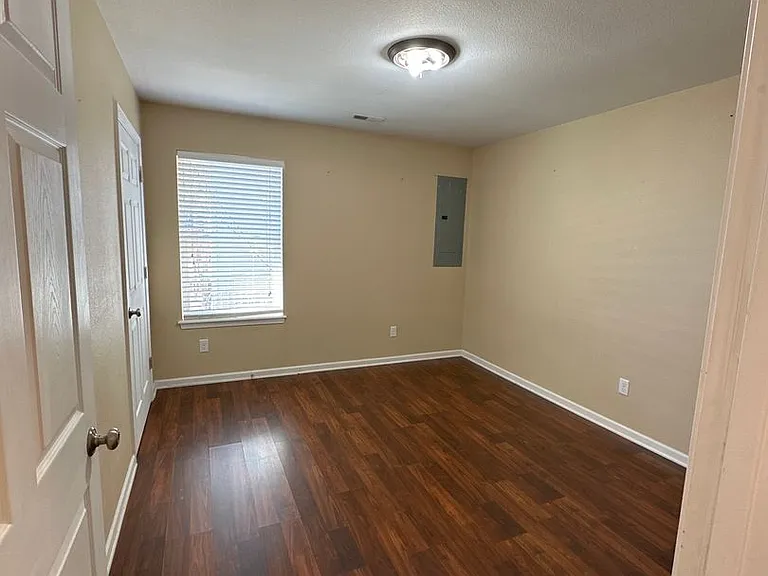 806 10th St NW — Photo 12