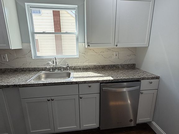 3rd image of 192 Rock St