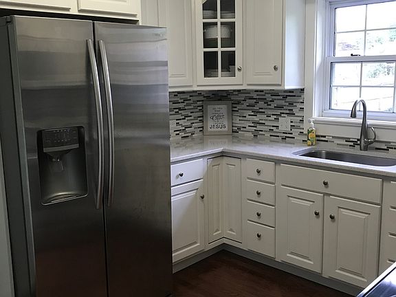 5th image of 3015 E Mulberry St