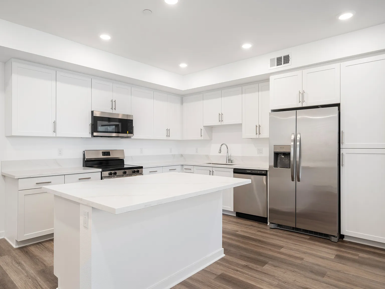 2 bed, 2.5 bath, 1409 sqft, $3,650 — Photo 3