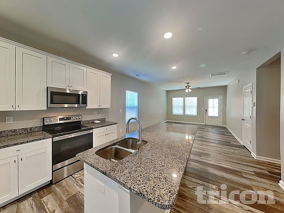 3rd image of 808 Caper St