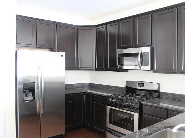 948 King Way — Photo 15