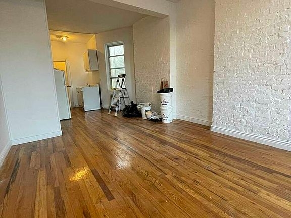 2nd image of 218 E 27th St APT 20
