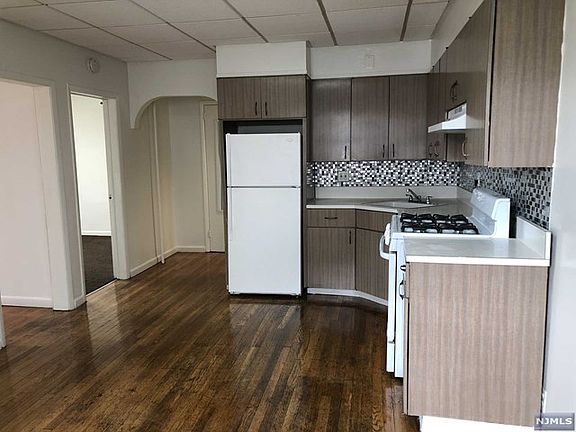 3rd image of 345 Sanford Ave APT 1
