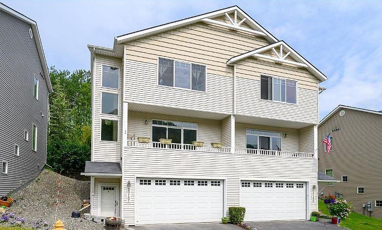 The unit for rent is the one on the left-hand side of this photo
