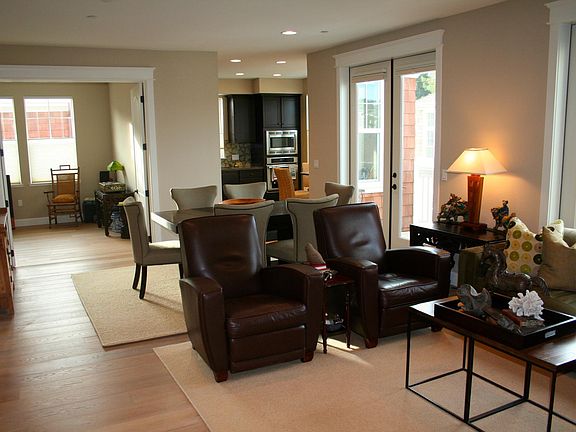 2nd image of 327 Camellia Cir