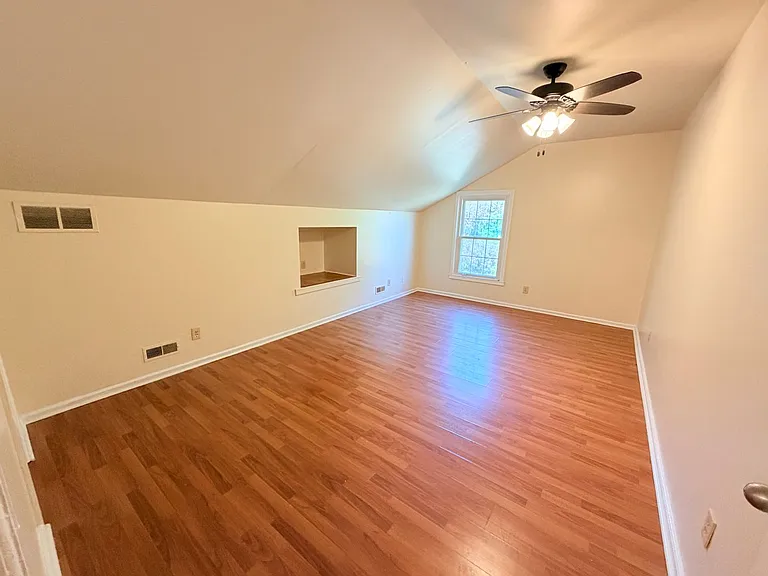 2035 N Graham Ave — Photo 22
