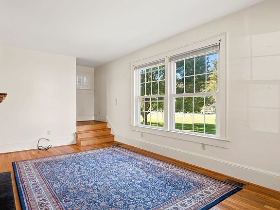 5th image of 104 Esther St