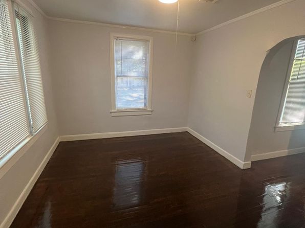 jackson-mississippi-2053015318 picture