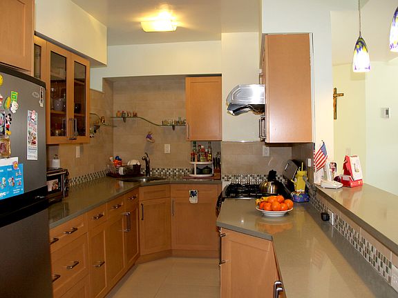 4th image of 6733A Cloverdale Ln #A