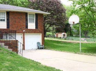 2122 N McBride Ave, Independence, MO 64050