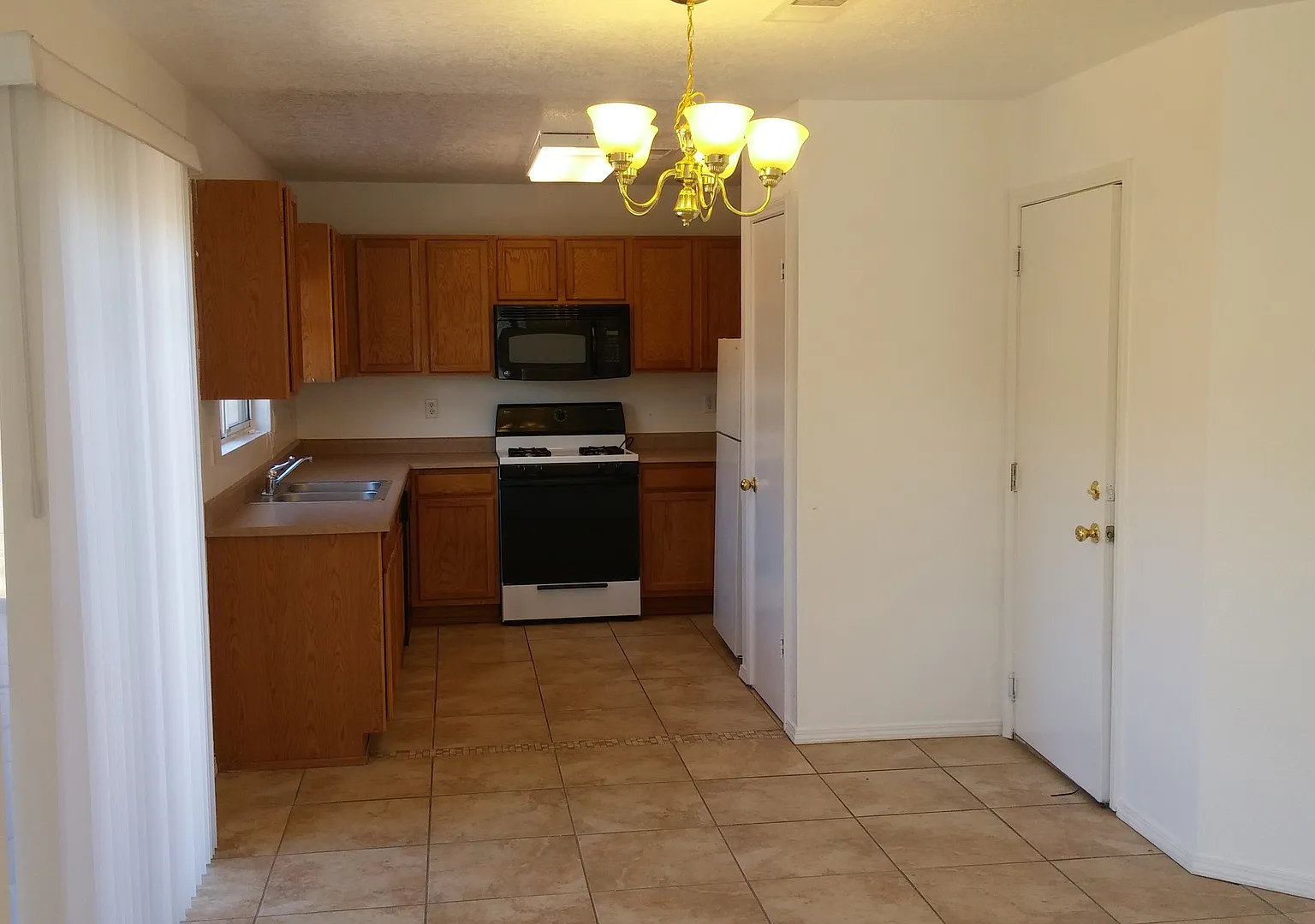 Great 3br/2.5 Bath 1350 Sqft Home In Ne Heights Coming Soon — Photo 4