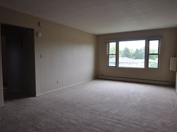 5th image of 2318 10th St S APT 11