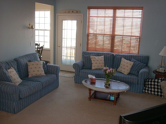 Family Room w/ Gas Fireplace