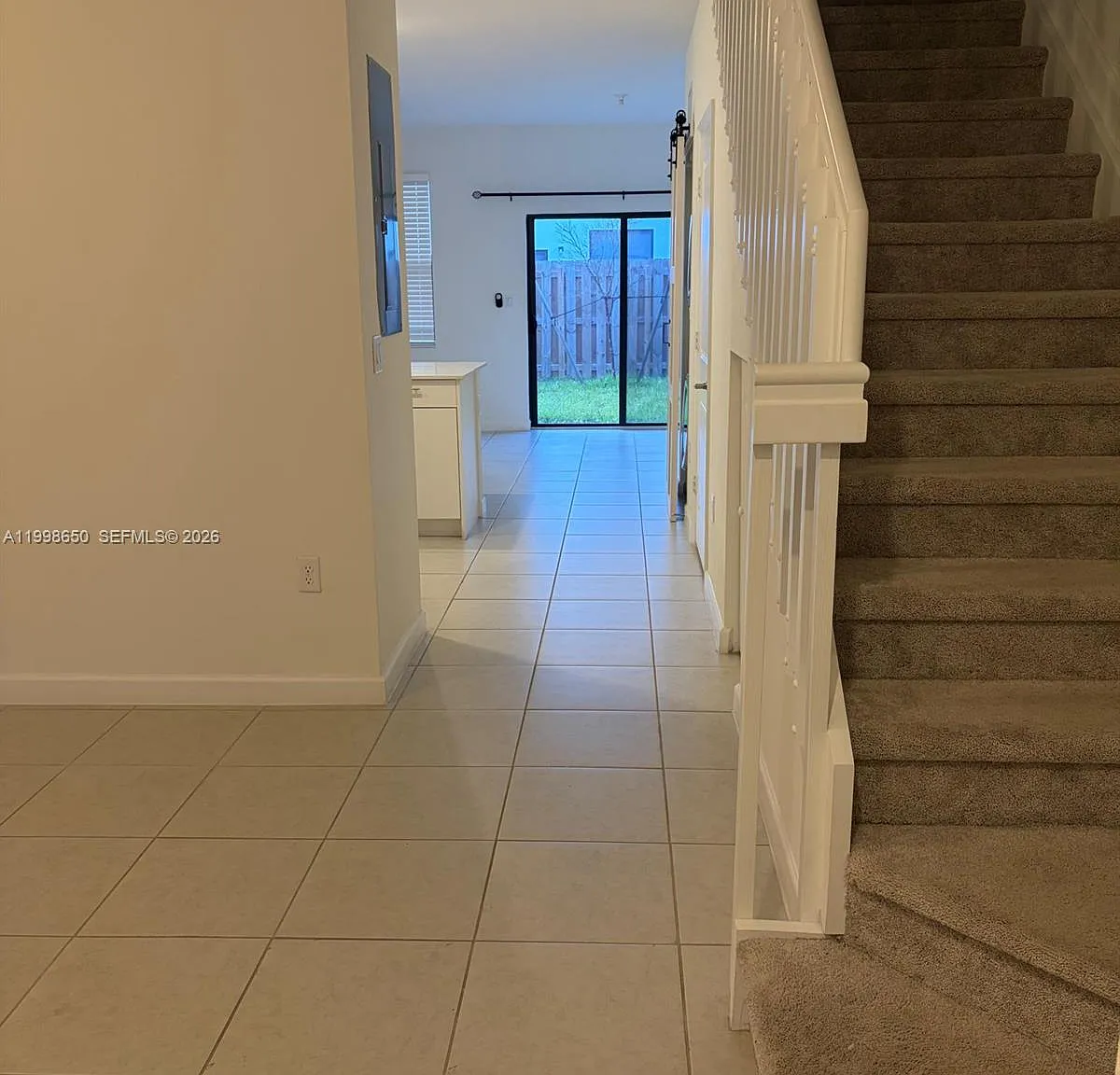 3 bed, 2.5 bath, 1393 sqft, $2,600 — Photo 2