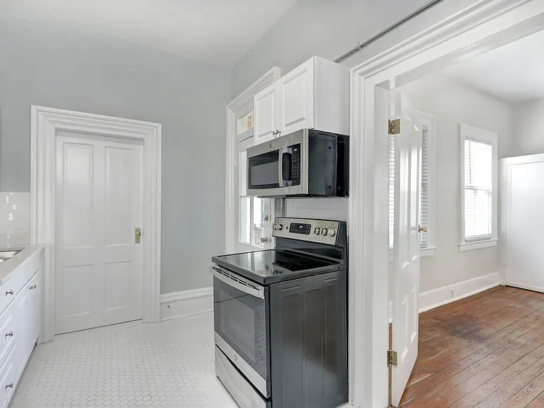 218 E Henry St #B — Photo 1
