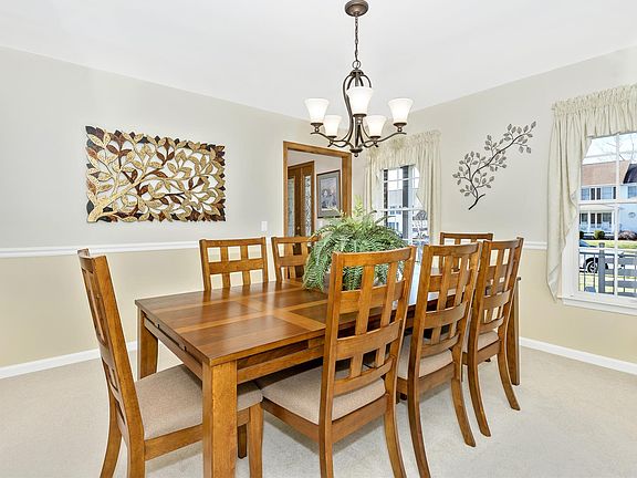 5th image of 213 Bennett Ct
