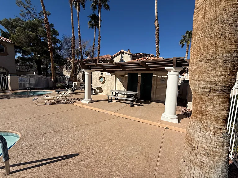 1409 Santa Margarita St — Photo 13