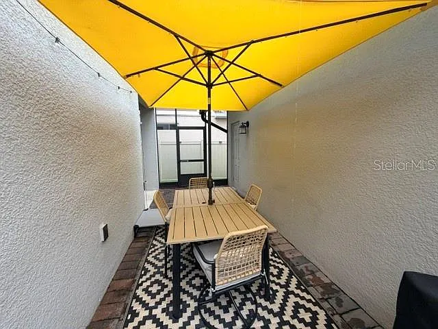 1704 Friendship Row — Photo 39