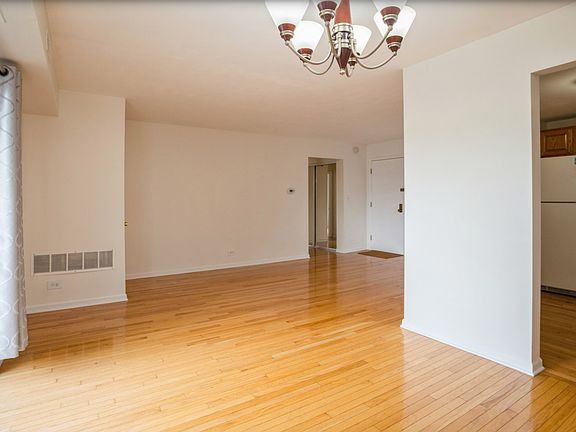 5th image of 1460 Fairlane Dr APT 204