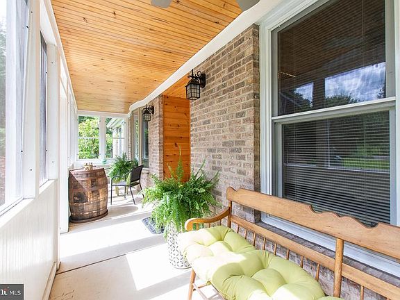 5th image of 30 Vining Ln