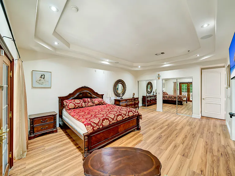 7735 Wilbur Ave — Photo 43