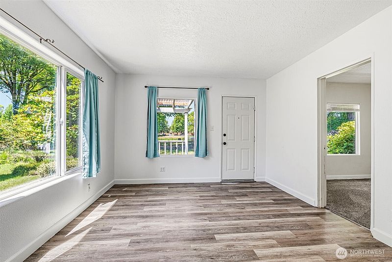 3rd image of 1821 Nichols Boulevard