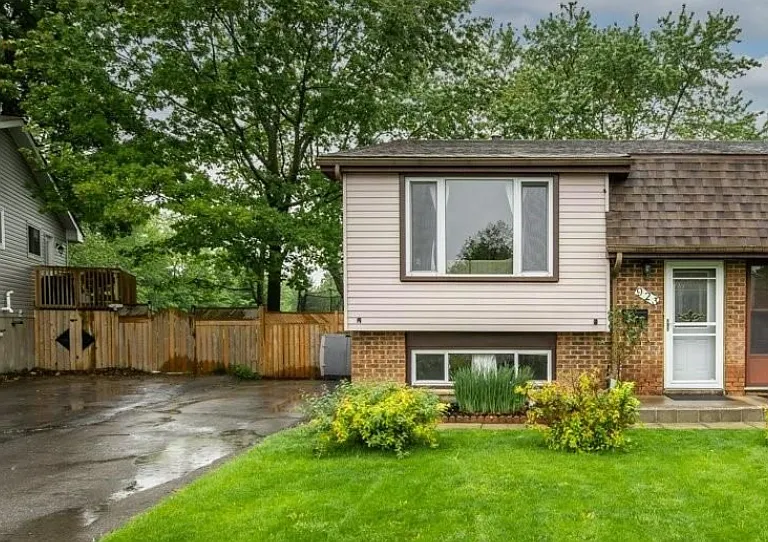 923 Purcell Cres #HOUSE — Photo 1