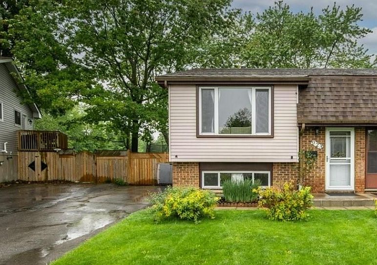 1st image of 923 Purcell Cres