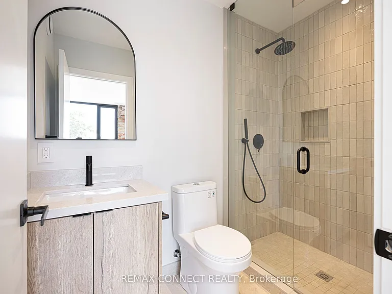 1146 College St #3 — Photo 14