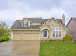915 N Canyon Dr, Olathe, KS 66061