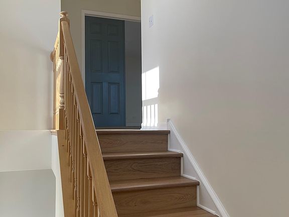 5th image of 1142 N Claremont Dr
