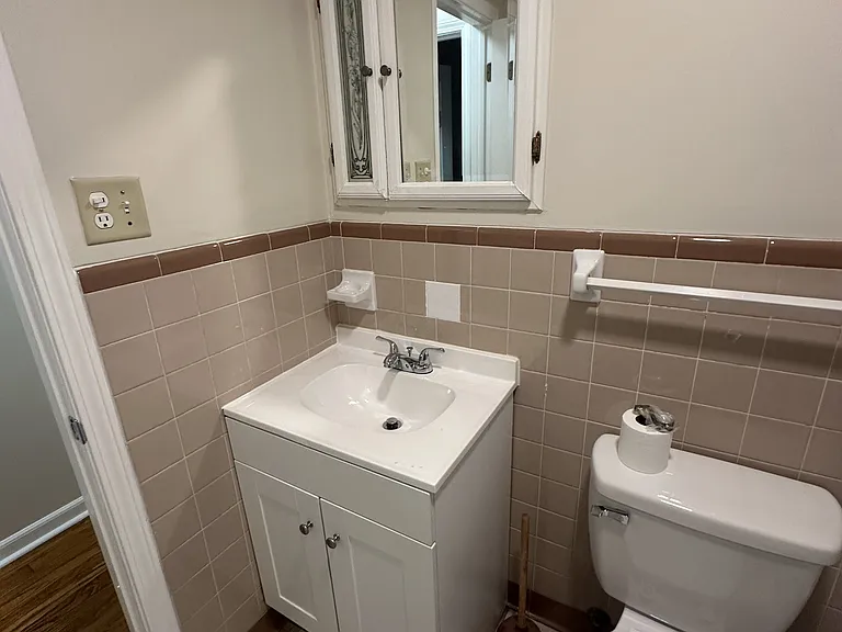 60 Oak Ave — Photo 10