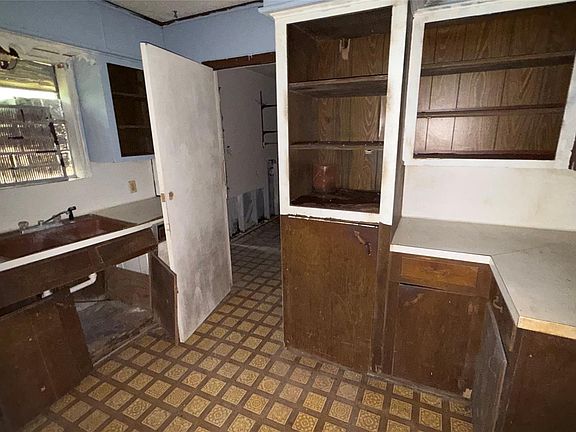 5th image of 310 Howard Rd
