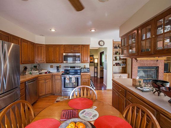 4th image of 3609 Englewood St