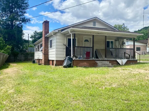 109 College St, Ansted, WV 25812