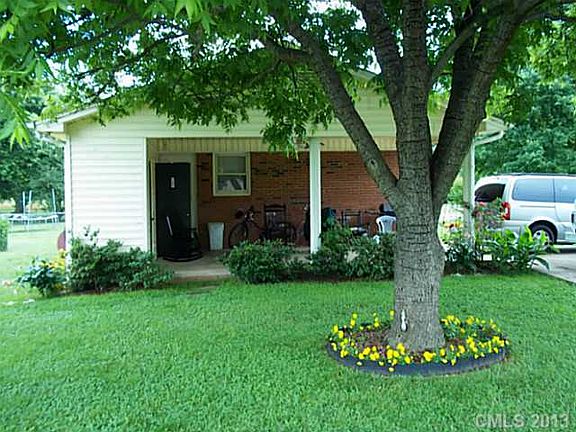 3rd image of 109 Dyer Dr