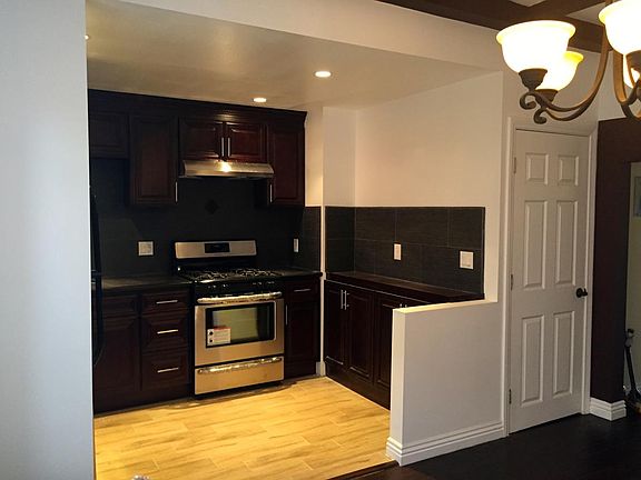 5th image of 7427 Oakwood Ave