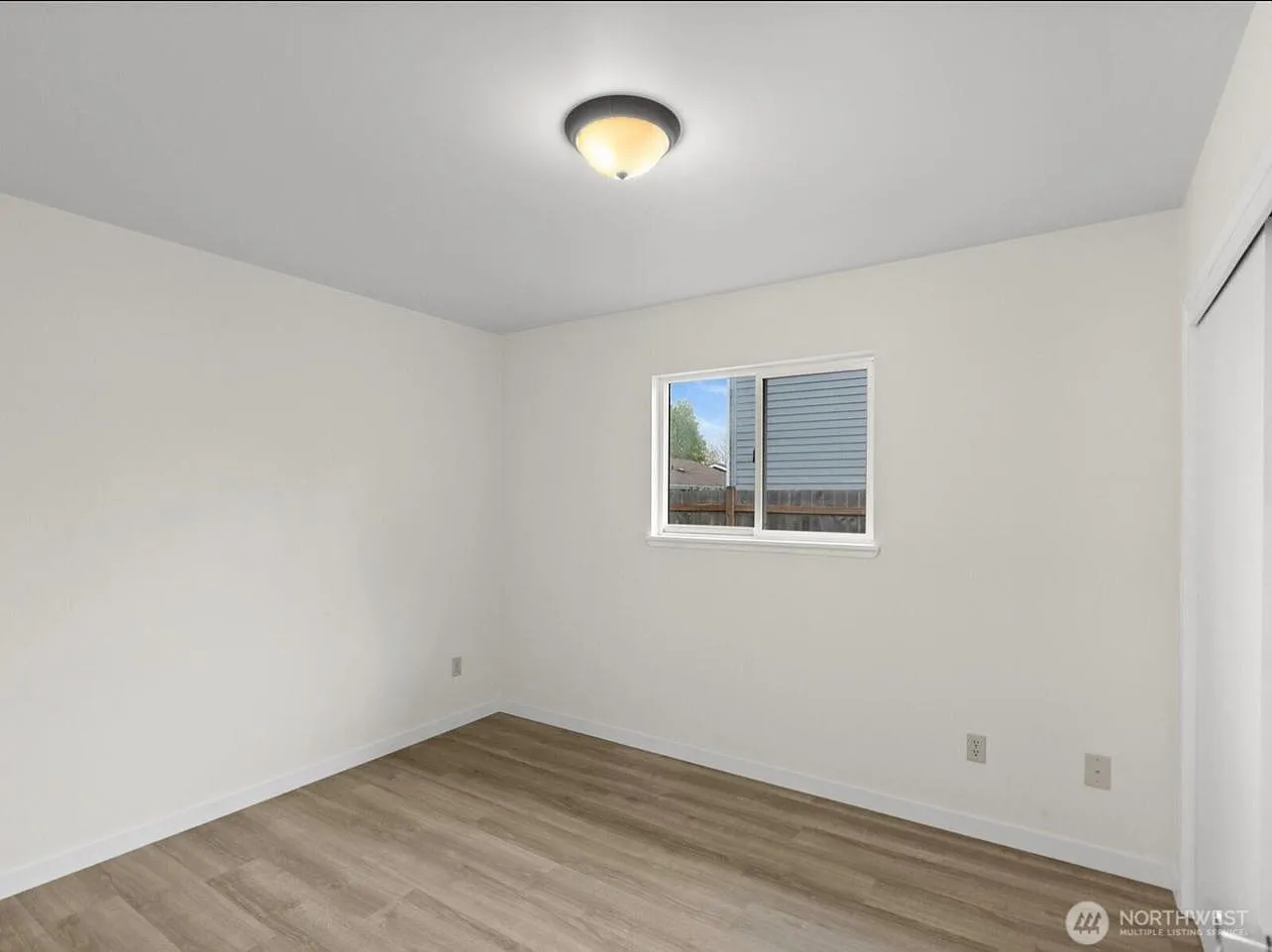 735 F St NE — Photo 4