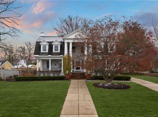 17863 Lake Rd, Lakewood, OH 44107