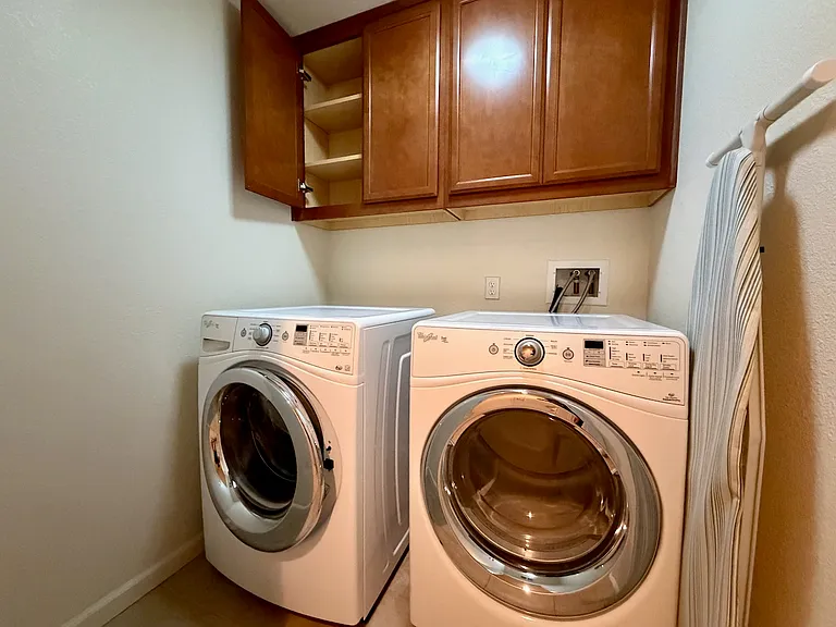 2100 Beech Cir — Photo 24