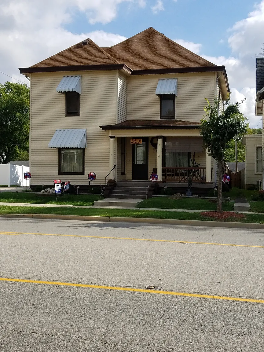 916 N Main St photo 1