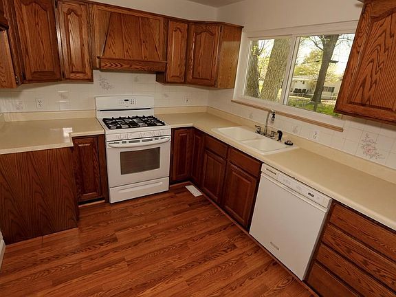 Kitchen boasts laminate flooring, gas range, dishwasher and lots of cabinets and counter space