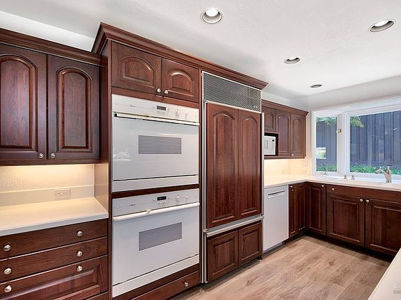 5th image of 871 Tamarack Drive