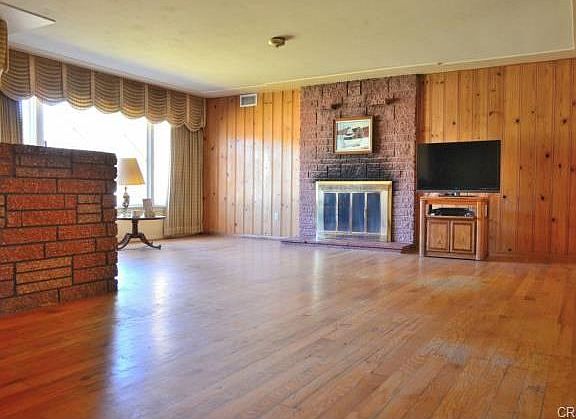 3rd image of 2395 Blake St