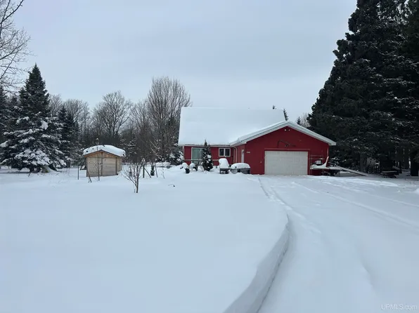 5213 Pine St, Chatham, MI 49816