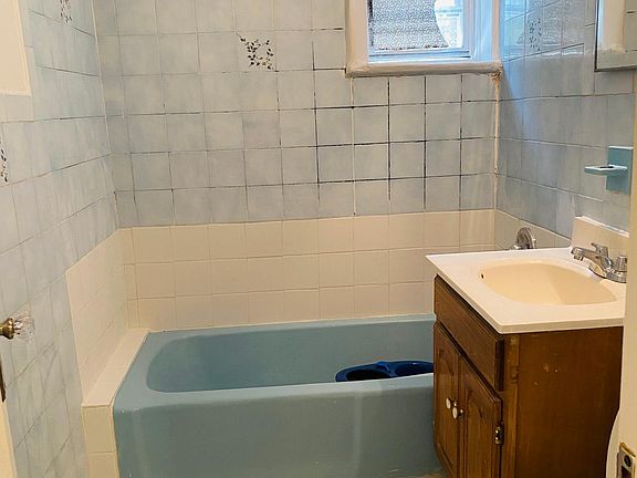 5th image of 1363 Merry Ave