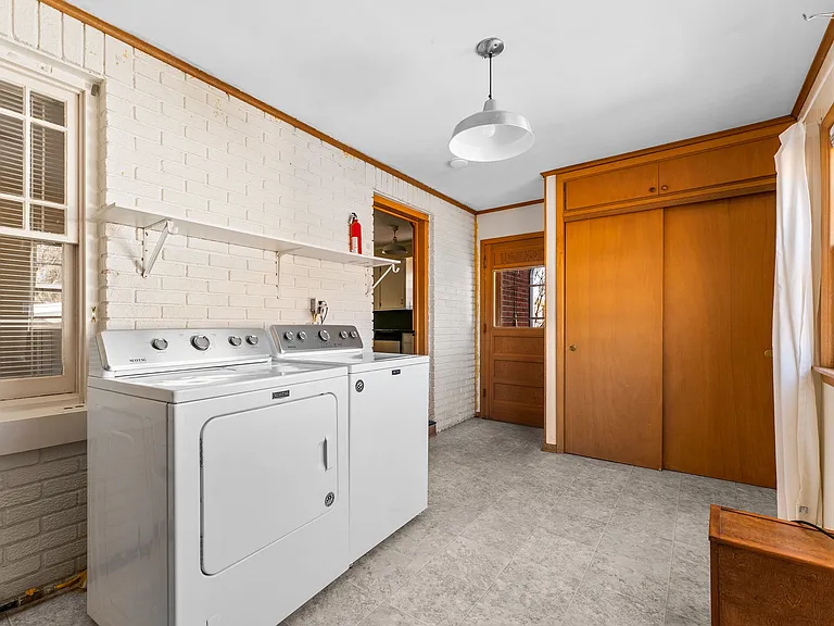 523 E Delmar St — Photo 15