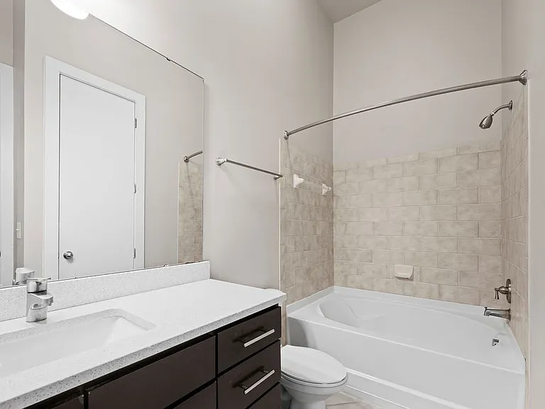 Elizabeth Square Apartments — Photo 21